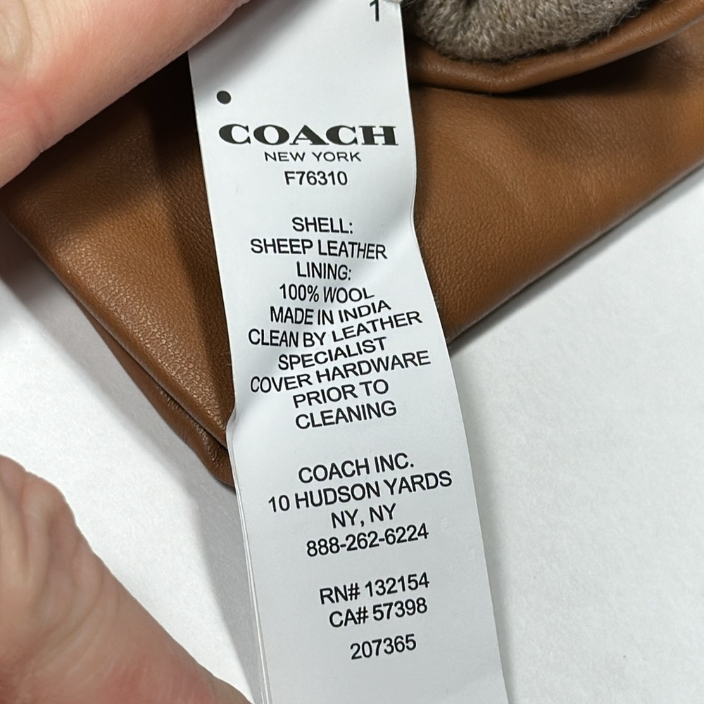 COACH Horse And Carriage Plaque Leather Tech Gloves - Picture 9 of 9